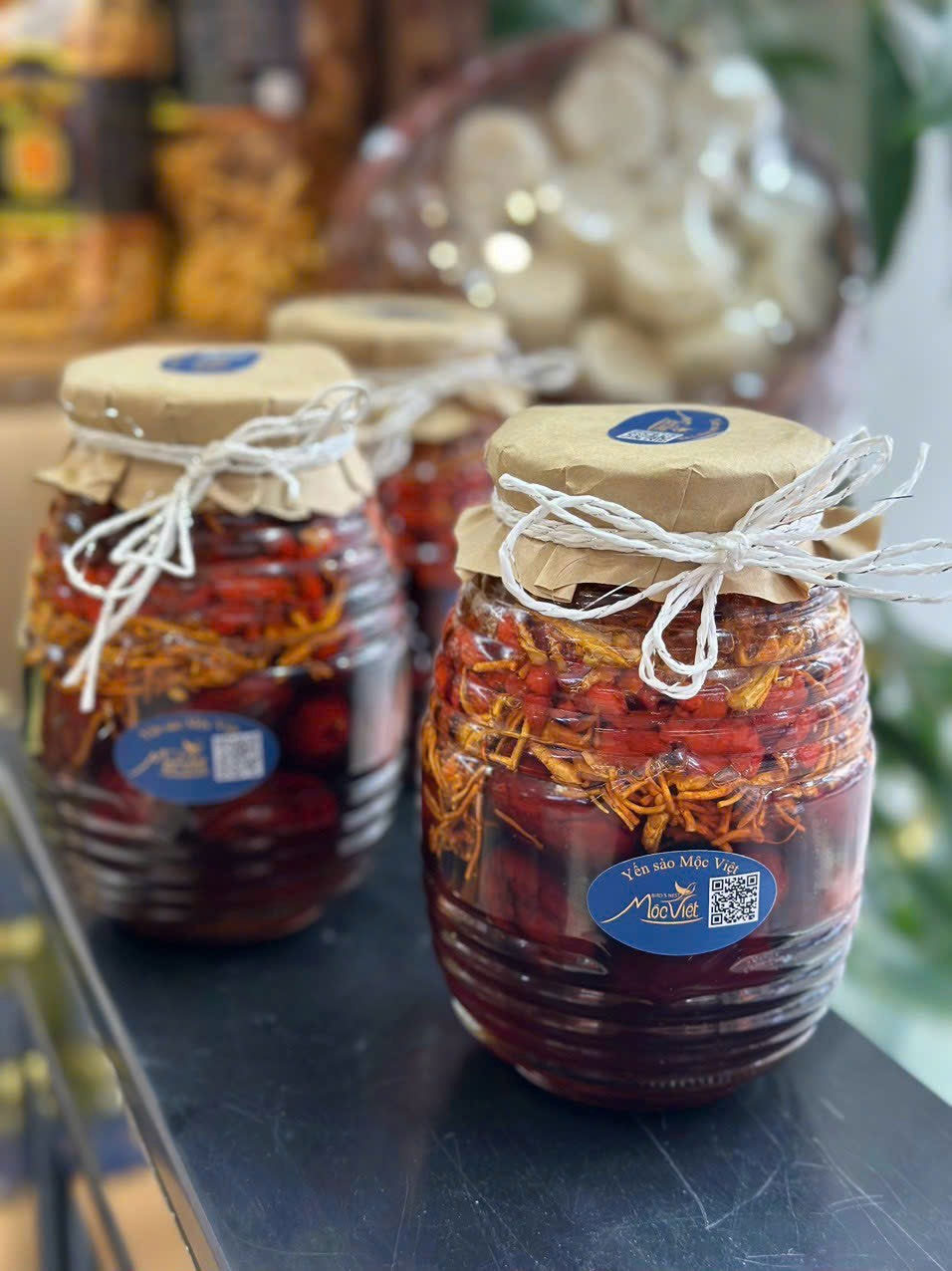 Tổ yến ngâm mật ong, táo đỏ, kỷ tử, nấm đông trùng, yến tươi.
