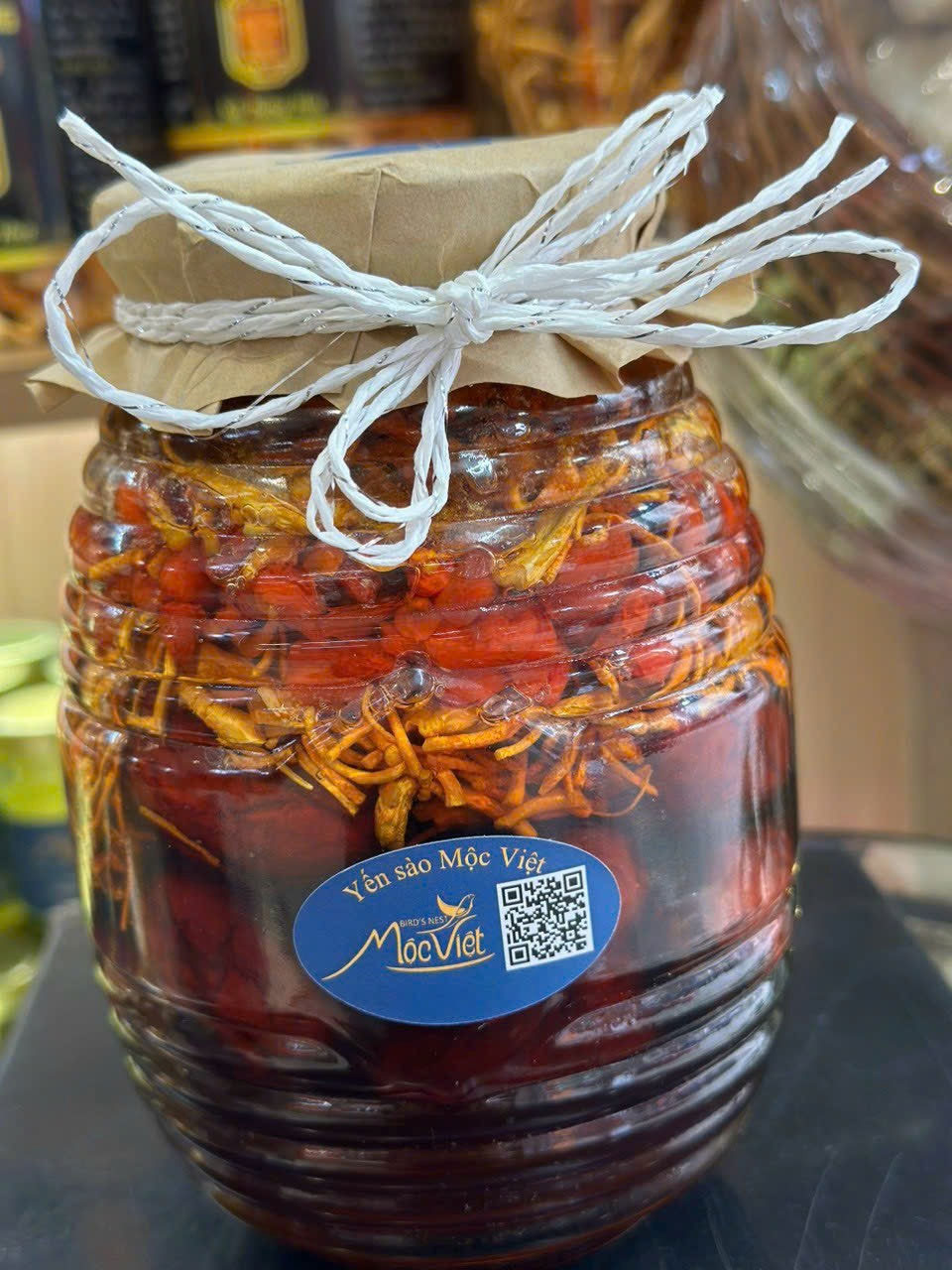 Tổ yến ngâm mật ong, táo đỏ, kỷ tử, nấm đông trùng, yến tươi.