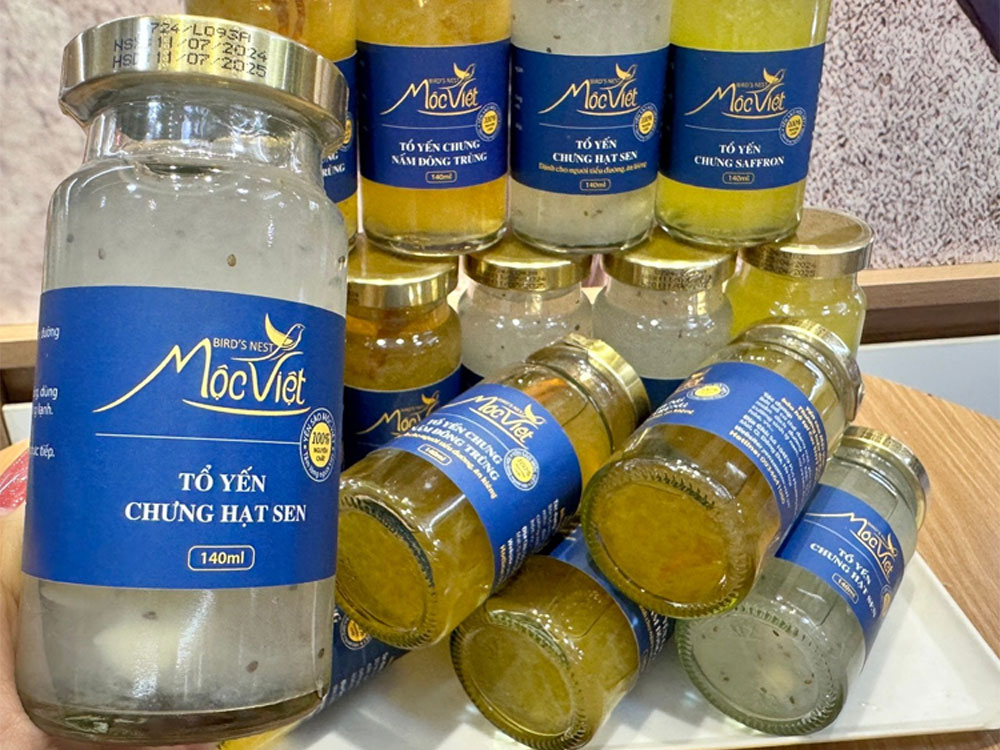 Tổ yến chưng hạt sen