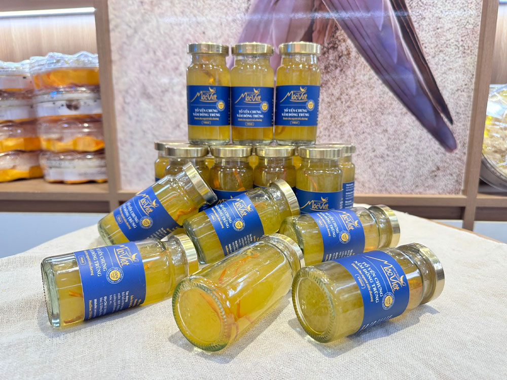 Tổ yến chưng nấm đông trùng