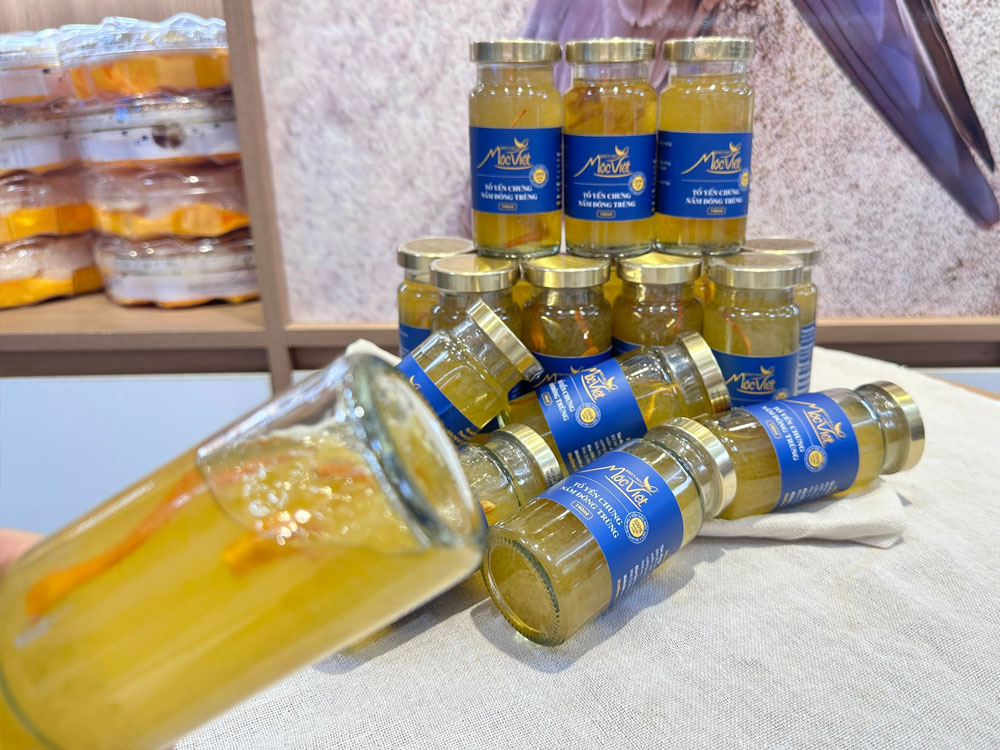 Tổ yến chưng nấm đông trùng 140ml