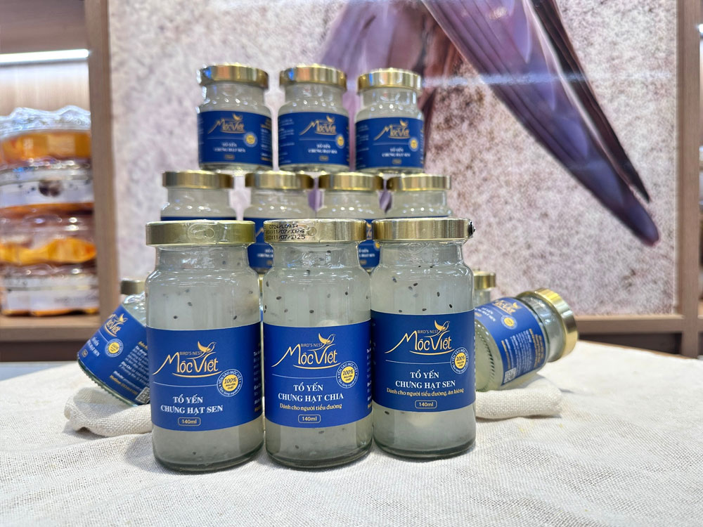 Tổ yến chưng hạt sen-hạt chia 140ml